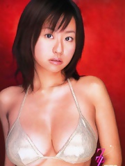 Asian model Hitomi Kitamura Posing