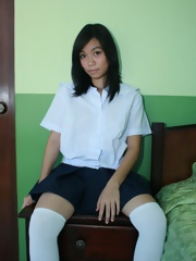 Nubile filipina babe janice strips off her school uniform