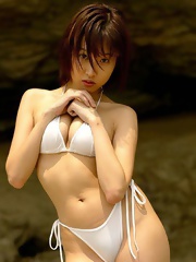 Sexy Japanese teen is taking off her clothes showing her hot body in her bikini