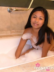 Thick and sexy Filipina nude Rose gets bubbled